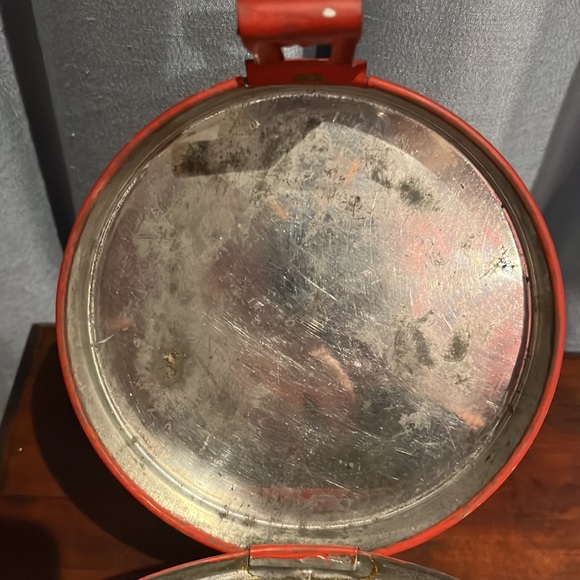 Vintage Painted Kreamer 2 Tin Canister with Hinged Latched Lid - Picture 8 of 15